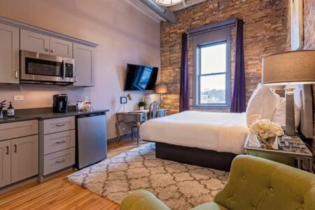 Hip Urban Loft - Small Town Charm -124 Lofts #3 West Dundee Екстер'єр фото